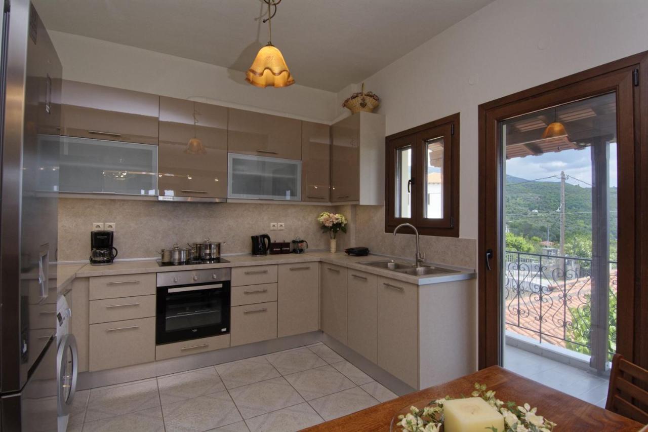 Iatrou House- Villa With Incredible View ปอร์เตเรีย ภายนอก รูปภาพ
